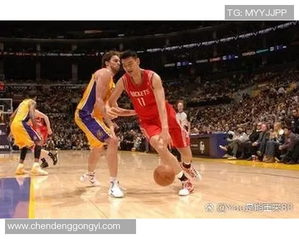 篮球与足球的魅力对决:谁能赢得更多球迷的心与热情 篮球与足球的魅力对决:谁能赢得更多球迷的心与热情